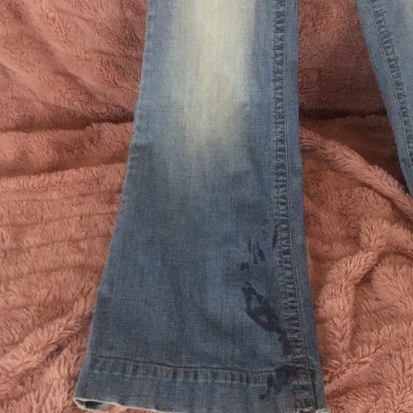 Flared jeans with back button pockets distressed - Picture 3 of 5